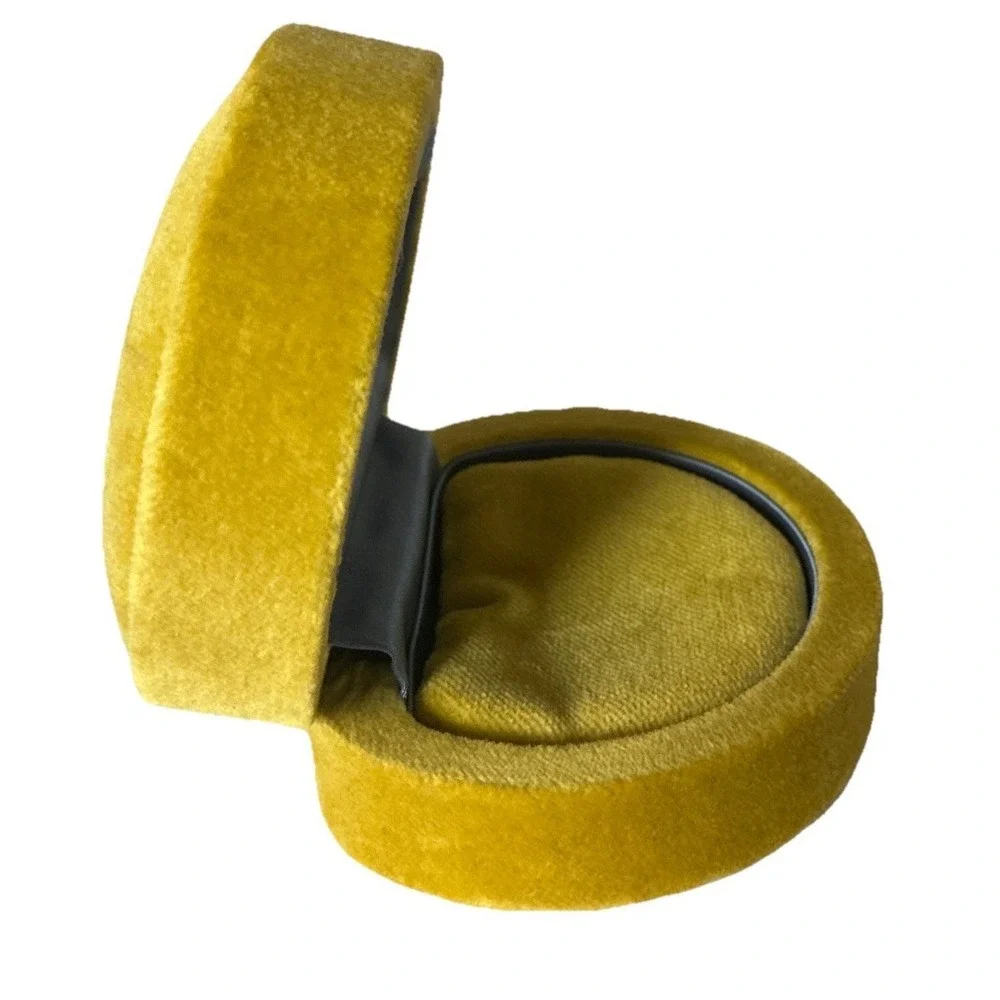 Gucci Jewelry Box Chartreuse Yellow Velvet Small Gift Box Ring 3.5x3
